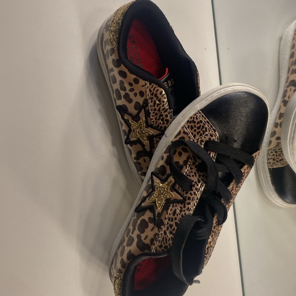 Skechers - Picture 2 of 3